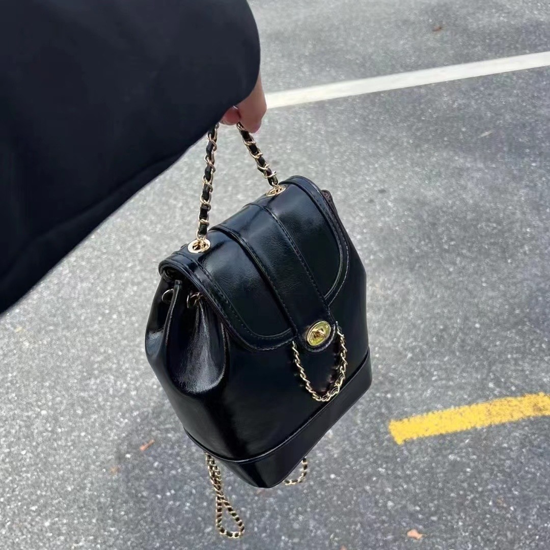 Top brand high-quality new free designer bag, oil wax leather shoulder bag, new free designer bag