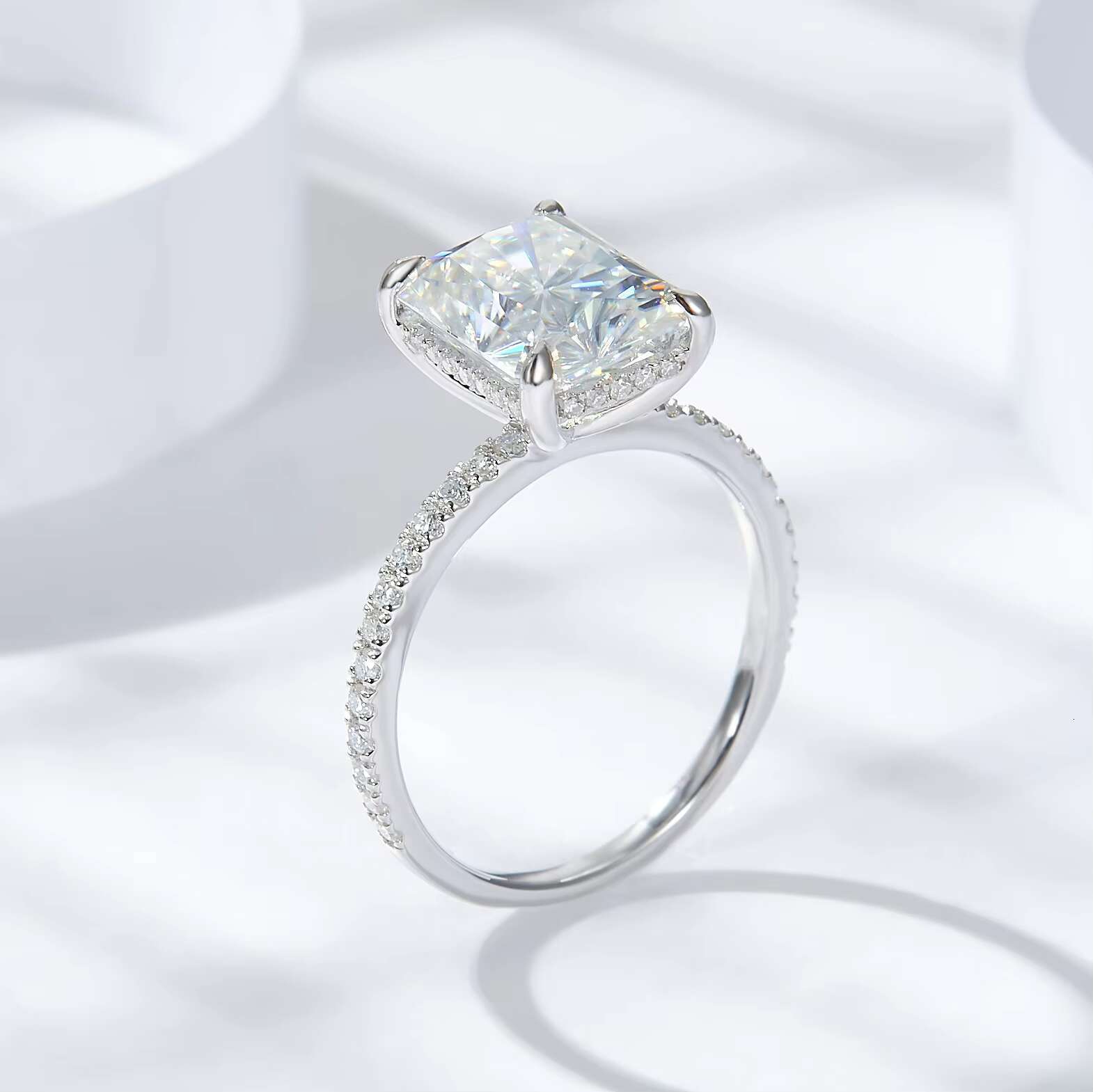 4CT 925 Sterling Silver Moissanite Ring for Womens Luxurious Wedding Jewelry Wholesale