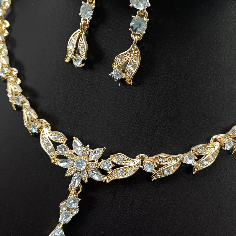 Elegant Zirconia Leaf Jewelry Set Bride Accessories Banquet Ceremony Gifts Womens Versatile Necklaces Earrings Set 250527