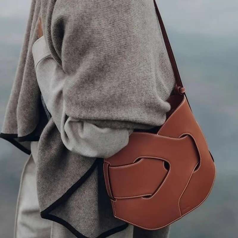 2025 Popular Underarm Women's Cloud Bag, Pleated Design, Soft Leather Single Shoulder Handbag, Light , Niche