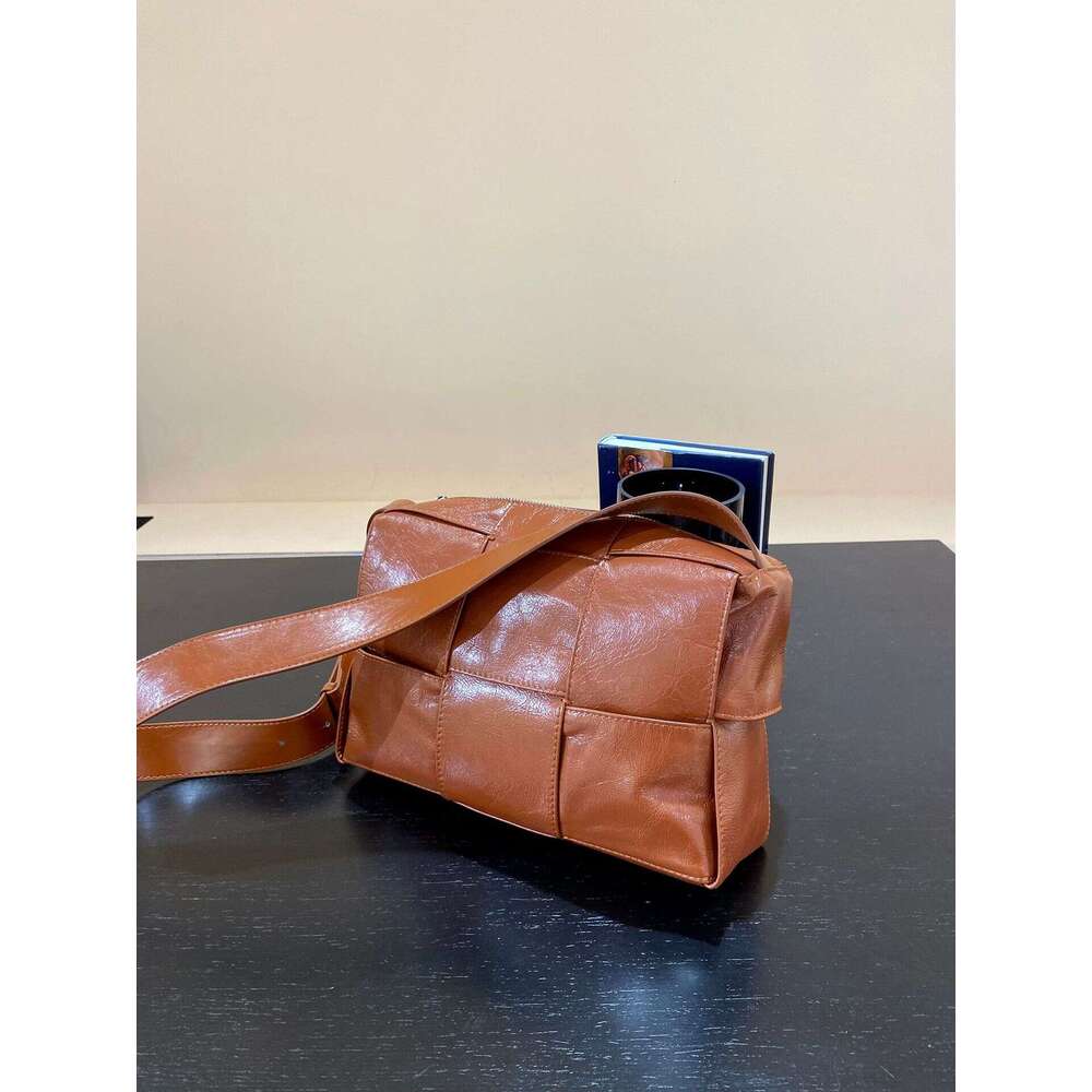 Spring Style High-End Woven Crossbody Bag for Women Versatile Large Capacity Niche Genuine Leather Fashion Handbag