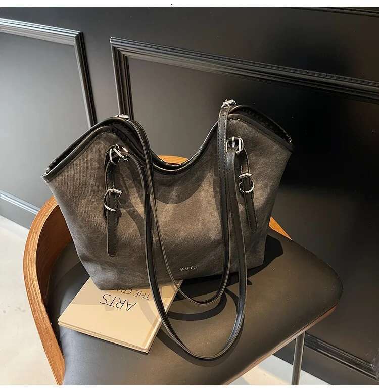 Hot Selling Large-Capacity Retro Tote For Women, Versatile Commuter Shoulder Bag With Vintage Design, Free Shipping Designer Bags