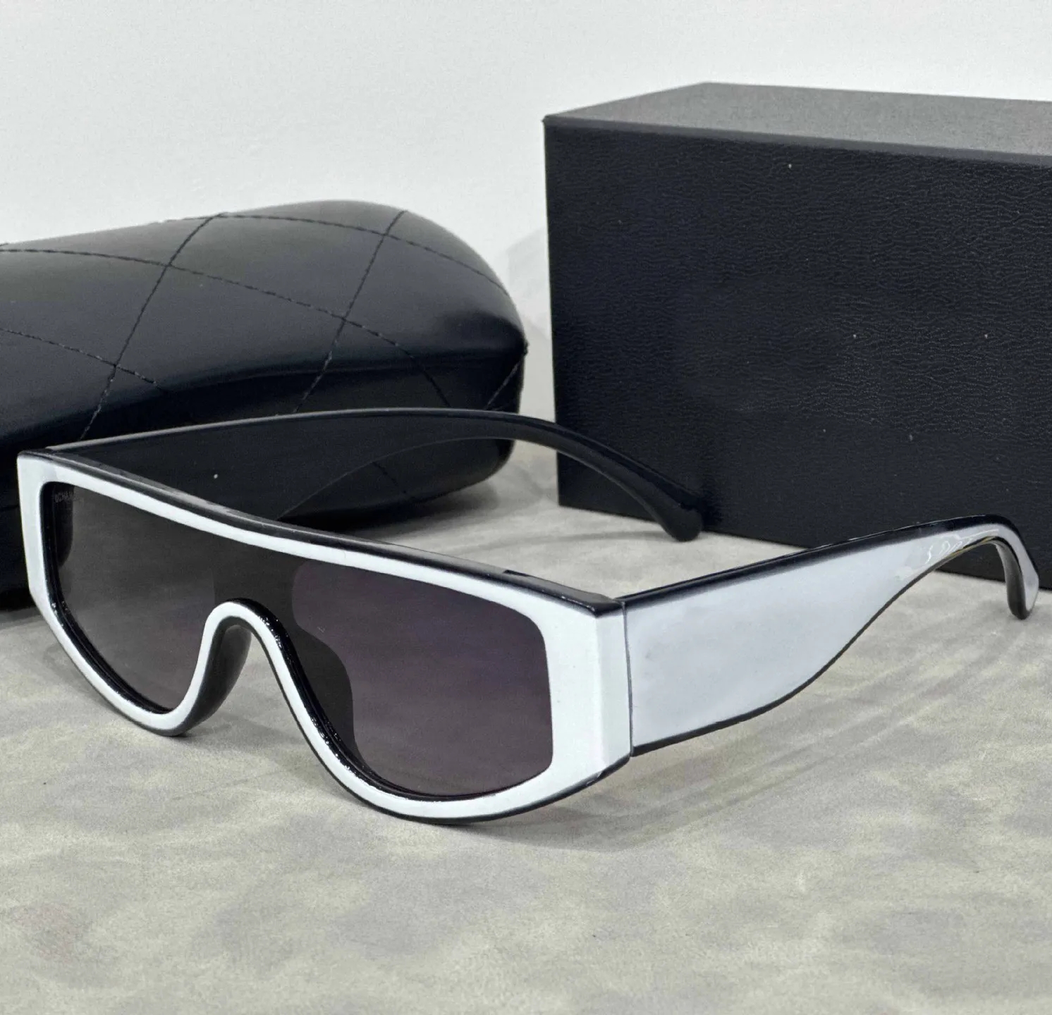 Designer sunglasses women Versatile sunglasses for Woman and Man Goggle Beach Sun Glasses Vintage Skinny with large Travel vintage personalized sun glasses