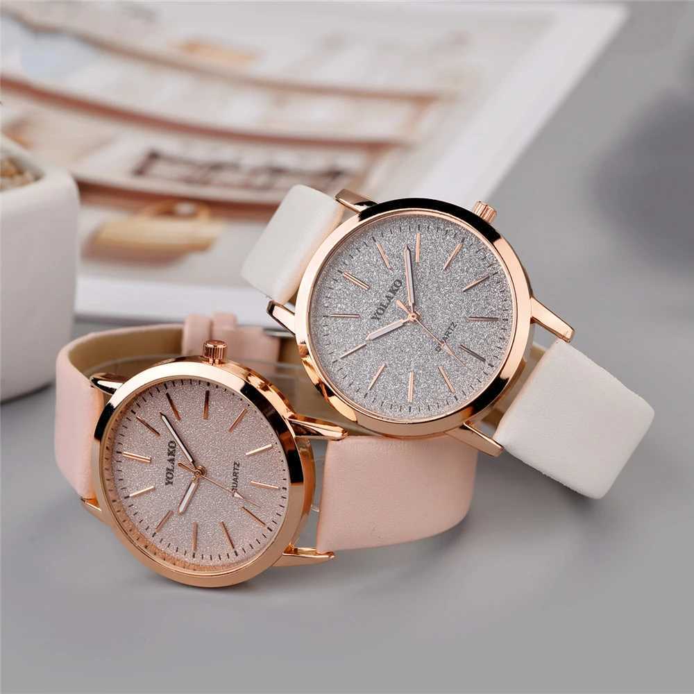 Womens leather quartz watchXJ250527