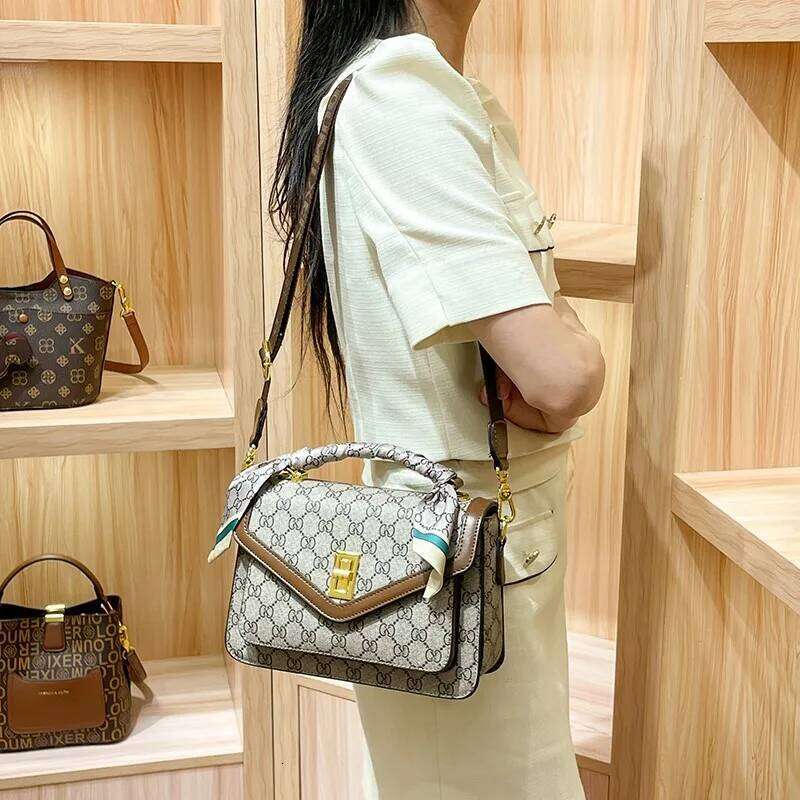 Design Bag Light Brand Women's New Fashionable And Versatile High-End Color Blocked Handbag, Single Shoulder Crossbody Bag Brand Bag