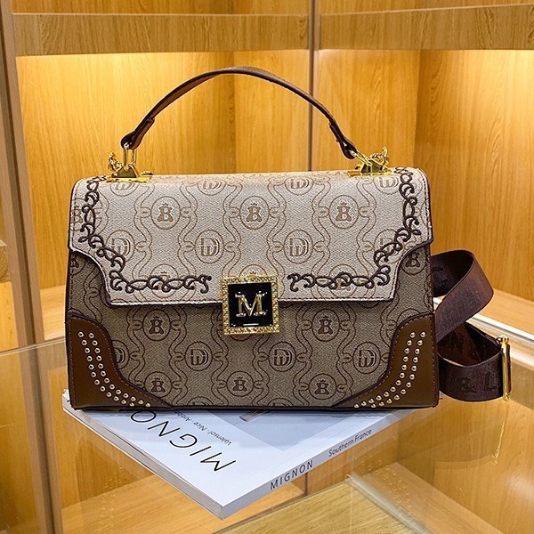 Luxury Brand Designer Bag This Year's Popular For Women 2025 New Printed Letter Light Luxury Single Shoulder Crossbody Small Square Bag