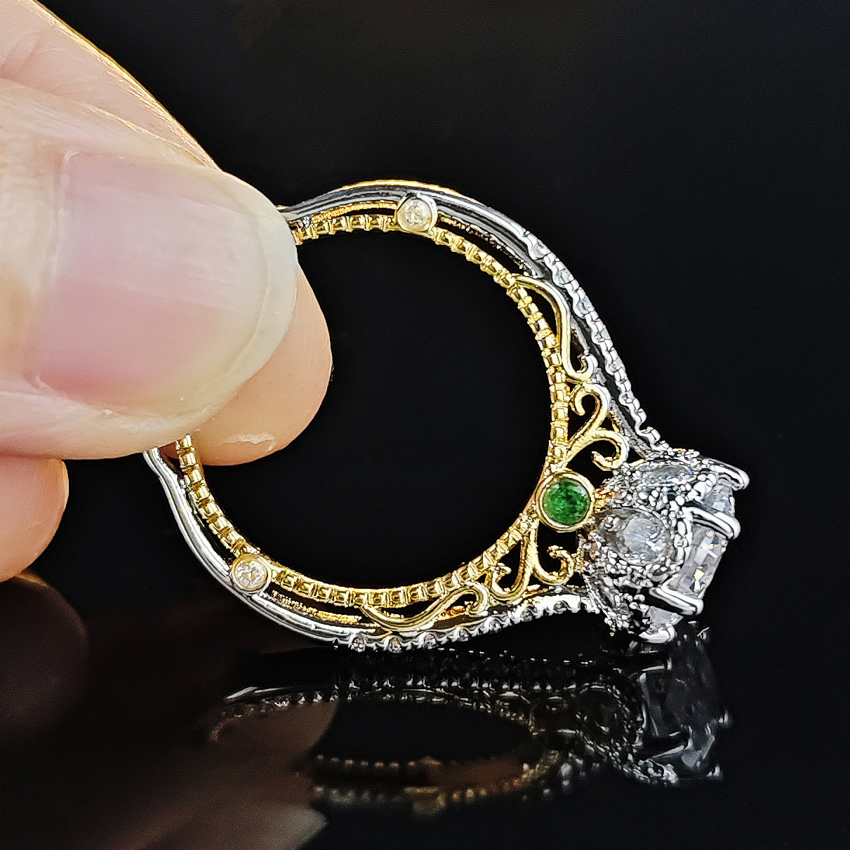 2025 Choucong Vintage Jewelry 10KT White Gold Fill Round Cut 5A Cubic Zircon CZ Diamond Emerald Party Elegant Women Wedding Crown Band Ring For Lover 