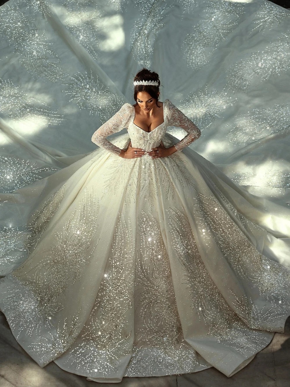 Luxury Sequins Beading Wedding Dresses Pearls Bridal Ball Gowns Long Sleeves Backless Lace Up Monarch Train Customized Bride Dress Vestido de novia