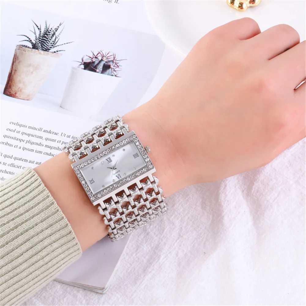 UTHAI W29 New Watch For Women Fashion Light luxury Square Diamond Quartz Watches Clock Ladys Gold Stainless Steel Bracelet XJ250527