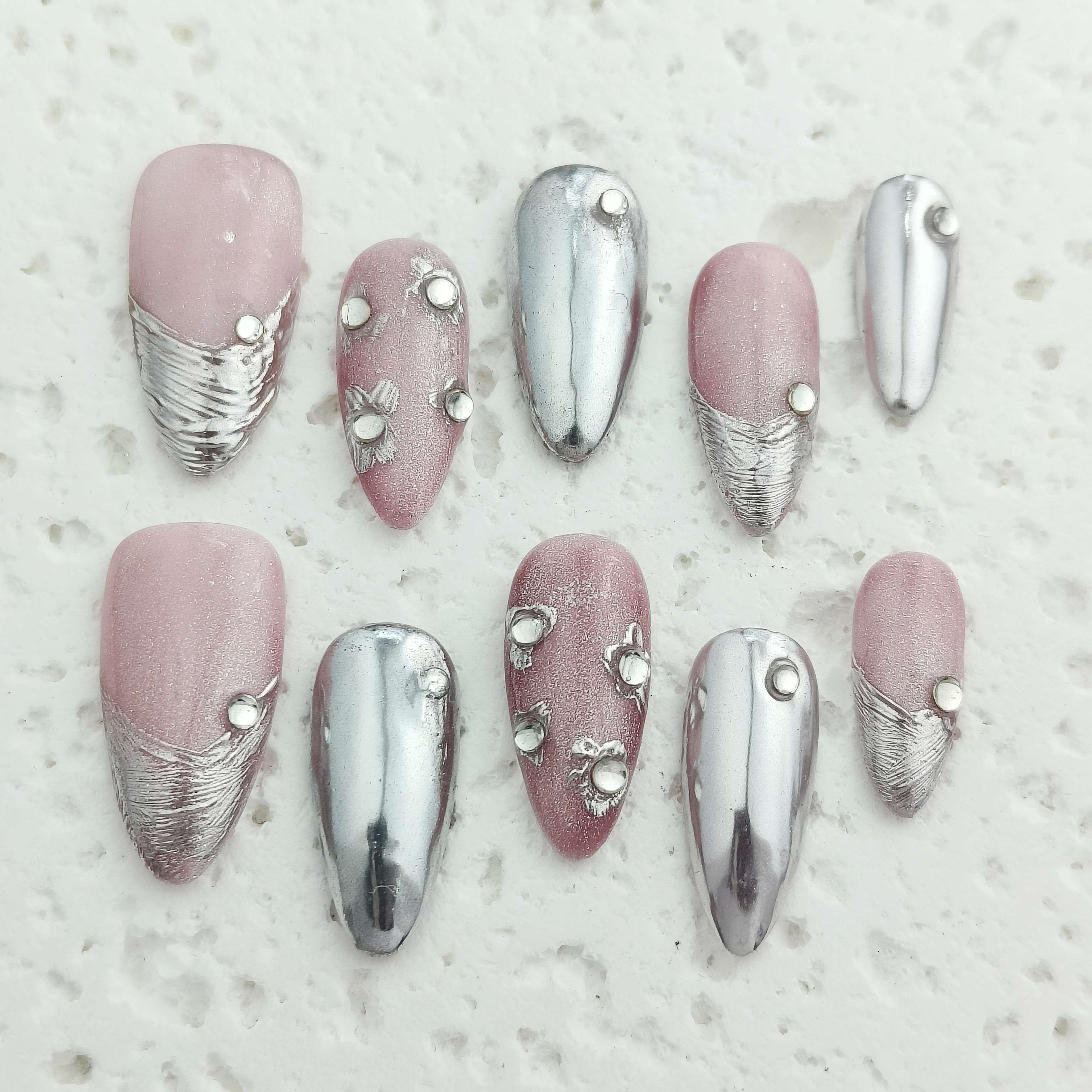 10pcs 3D Hand drawn Handmade Press-on nails Medium Almond Nails Bundle Pink Metallic Feeling Diamond Finished nail stickers Free storage box jelly glu