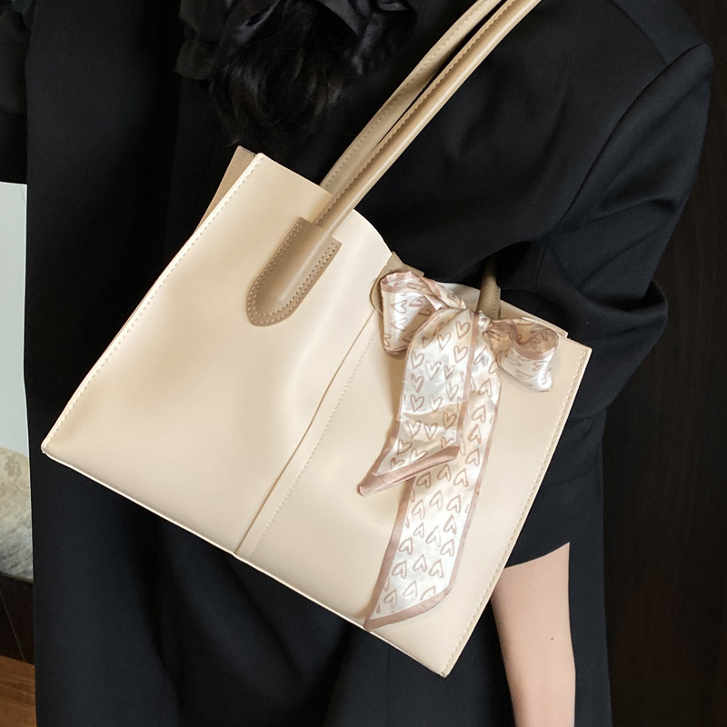 2025 new minimalist and stylish large capacity armpit high-end casual designer women's commuting shoulder bag trendy crossbody bag