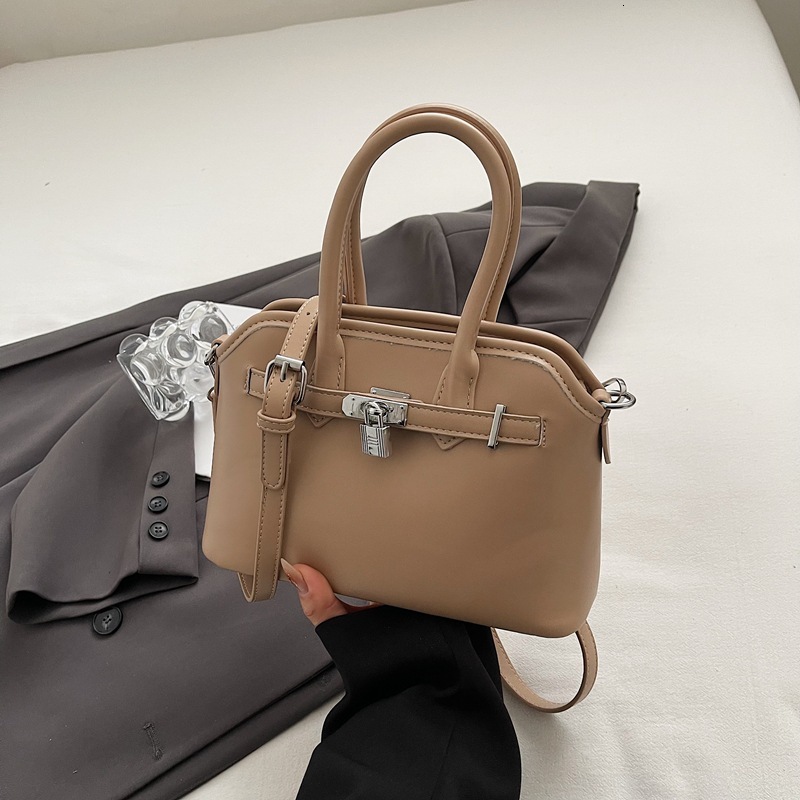 Free Shipping Designer Bag Korean Casual Hand-held Small Square Bag For Women Spring/summer 2025 New Fashion Shoulder Commuting Crossbody Bag Bags