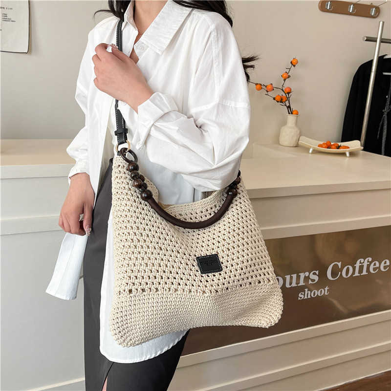 Spring Summer Fashion Hollow Weaving Bag for Womens Simple Shoulder Bag Large Capacity French Commuter Crossbody