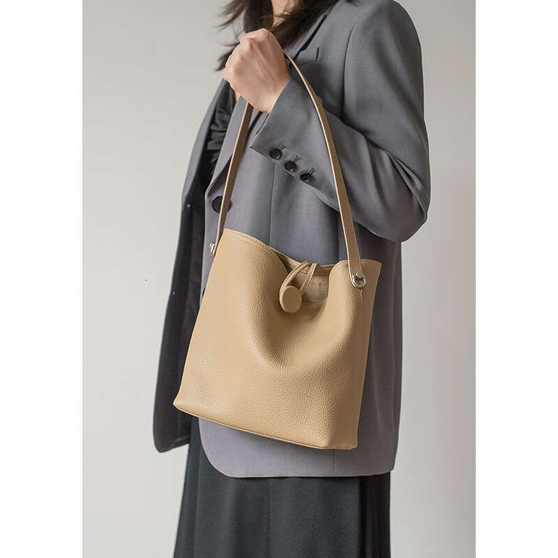 2023 Spring New Top Layer Cowhide Tote Simple Large Capacity Mother-Daughter Fashion Underarm Crossbody Bucket Bag