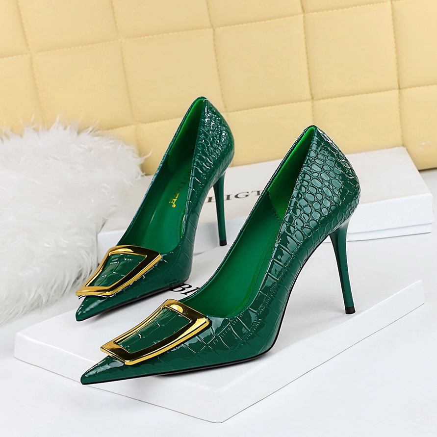 2025 Korean-style fashionable for slimming shoes Women high heels shallow mouth pointed toe metal buckle single women's high heels