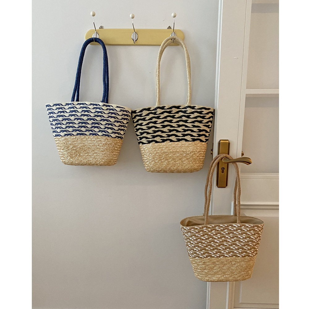2025 New Large Capacity Women's New Summer Fashion Commuter Korean Edition Grass Weaving Designer Multi functional Leisure Shoulder Bag