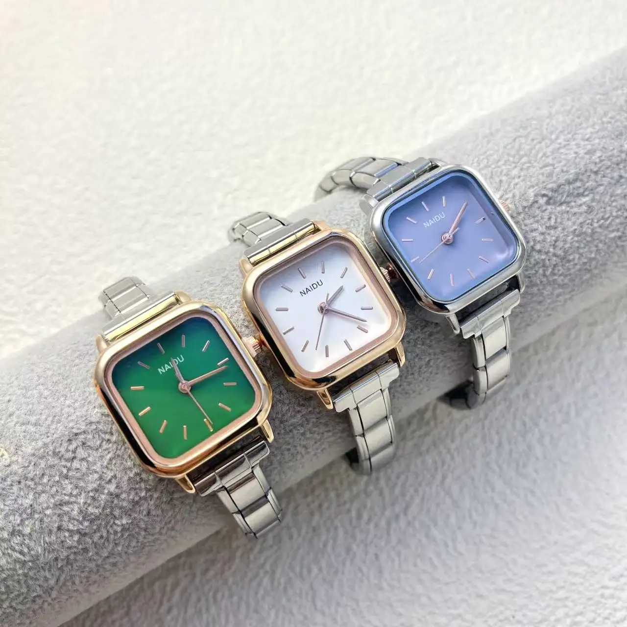 Stylish Silver Square Quartz Watch Chic Minimalist Design Color Stainless Steel Strap Party Birthday Daily Gift XJ250527