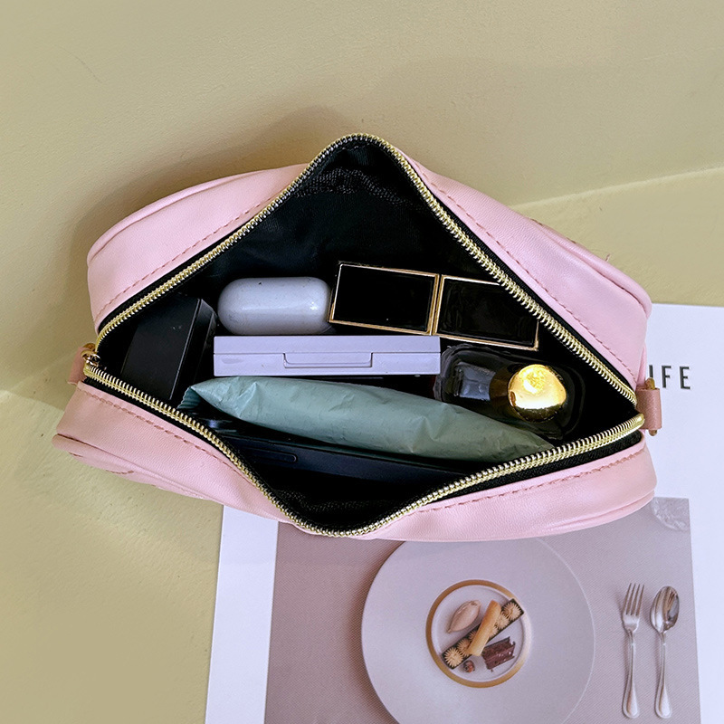 Top Brand High Quality New 2024 New High-Value Women's Bag Trendy Fashion Small Crossbody Bag Versatile Niche Fashion Shoulder Bag New Free Deliv