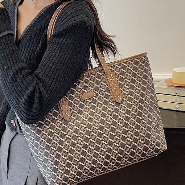 Luxury Brand Designer Bag Women's Handbag 2025 New Simple And Fashionable Large Capacity Letter Printed Shoulder Tote Bag