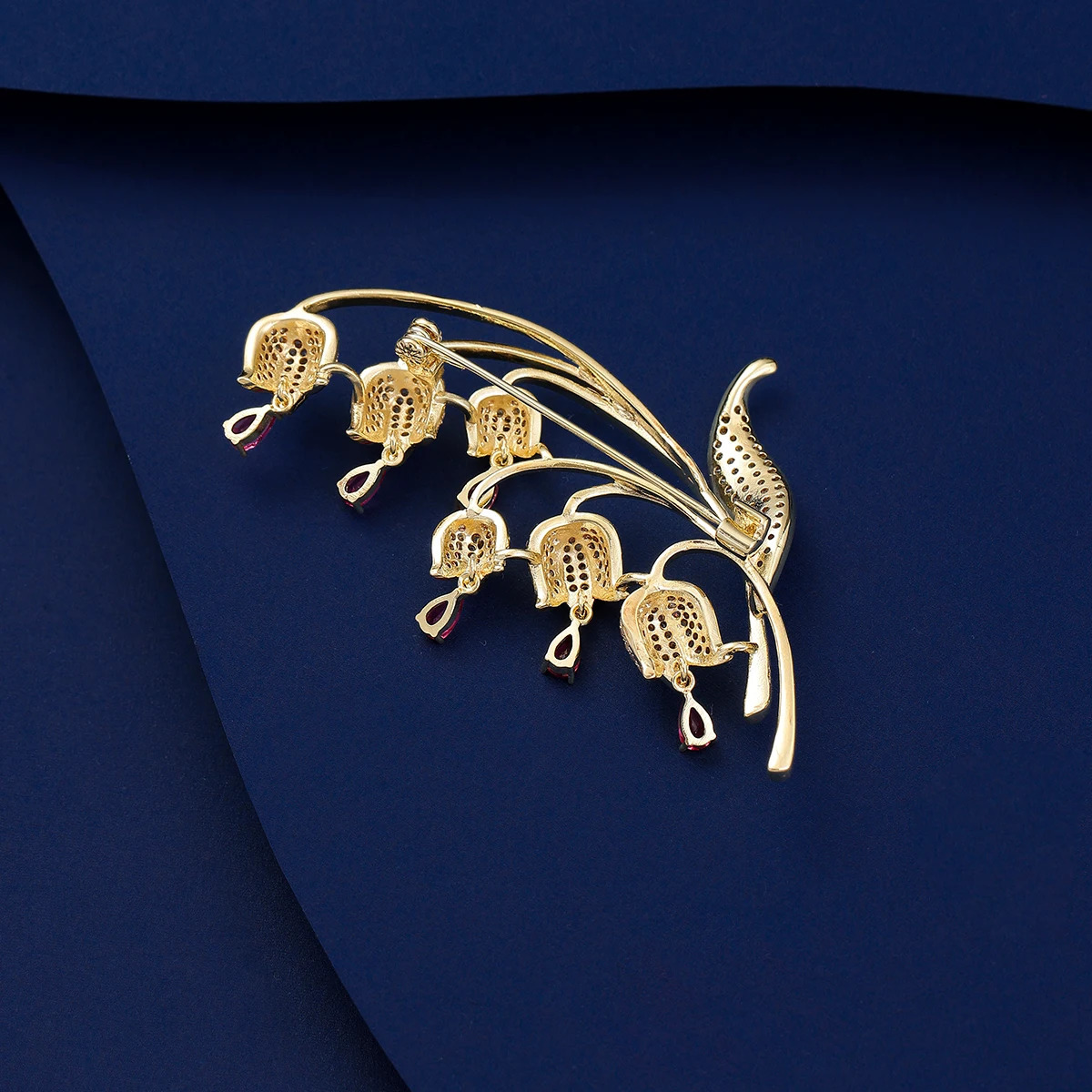 SUYU Fashion Trend Elegant Zircon Inlaid Brooch Womens Brooch Coat Accessories Pin Bell Orchid Pin Gift 250527