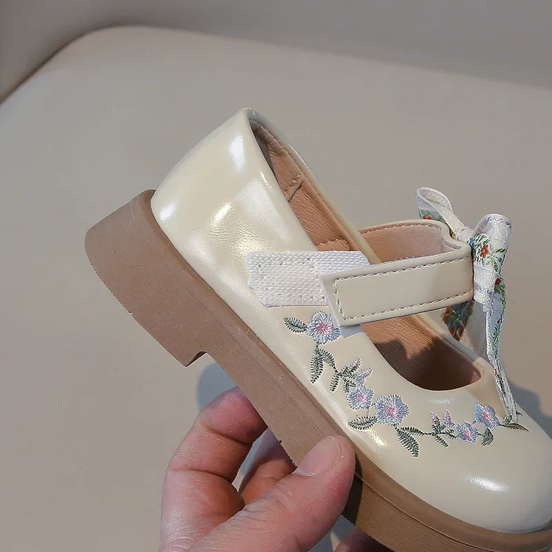 Girls Small Leather Shoes Size 23-35 Beige Embroidery Girls Single Shoes Spring Autumn Soft Non-slip Children Mary Jane Shoes 250528