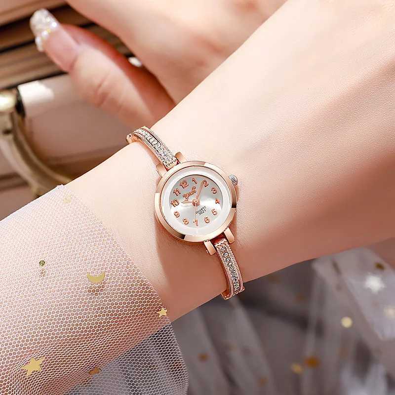 Womens high appearance level vivid exquisite Arabic numerals dial small dial steel band quartz watch. XJ250527