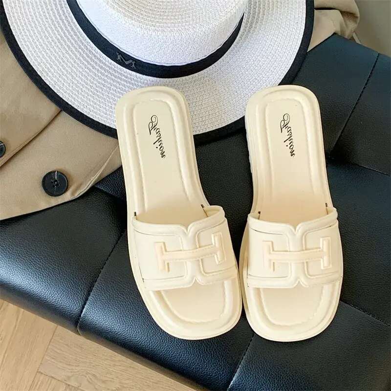 Free shipping 2025 new Slippers designer sandals womans casual ladies sliders Platform slipsole slippers woman outdoor Shoes