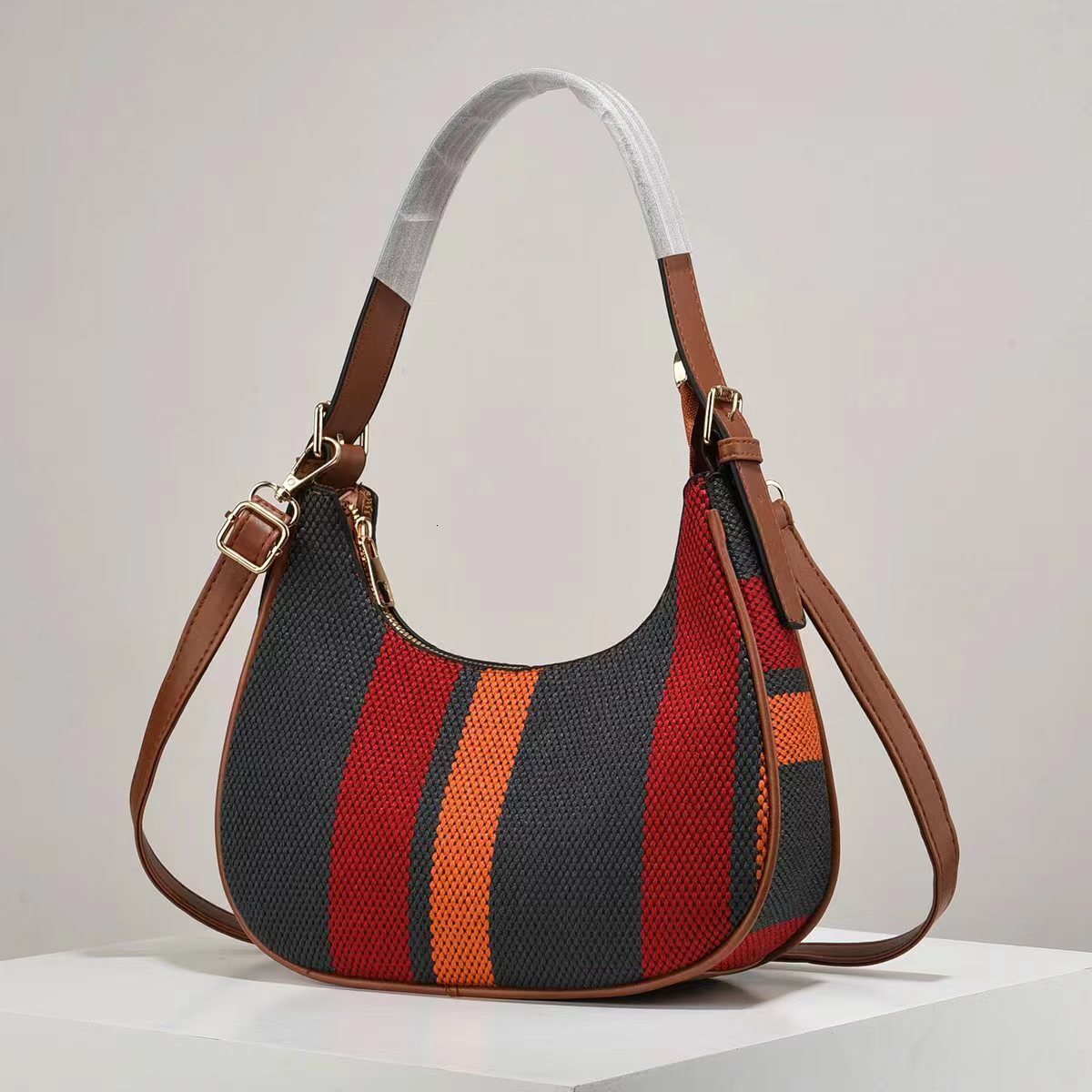 Luxury Brand Designer Bag 2024 Winter New Simple Contrasting Color Underarm Fashionable And Stylish Large Capacity Canvas Crossbody Small Bag