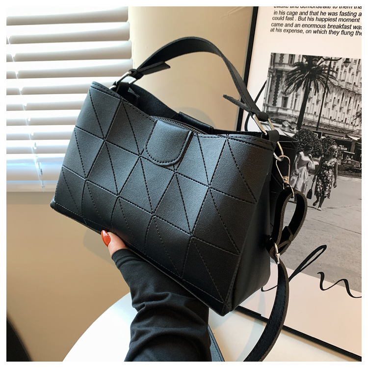 New women's bag new simple casual women's bag summer new single shoulder sloping body Western style fashionable handbag patchwork grid desig