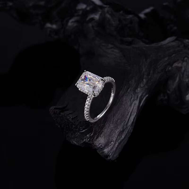 Premium 4 Carats 925 Silver Moissanite Engagement Ring for Women High-end Jewelry Product