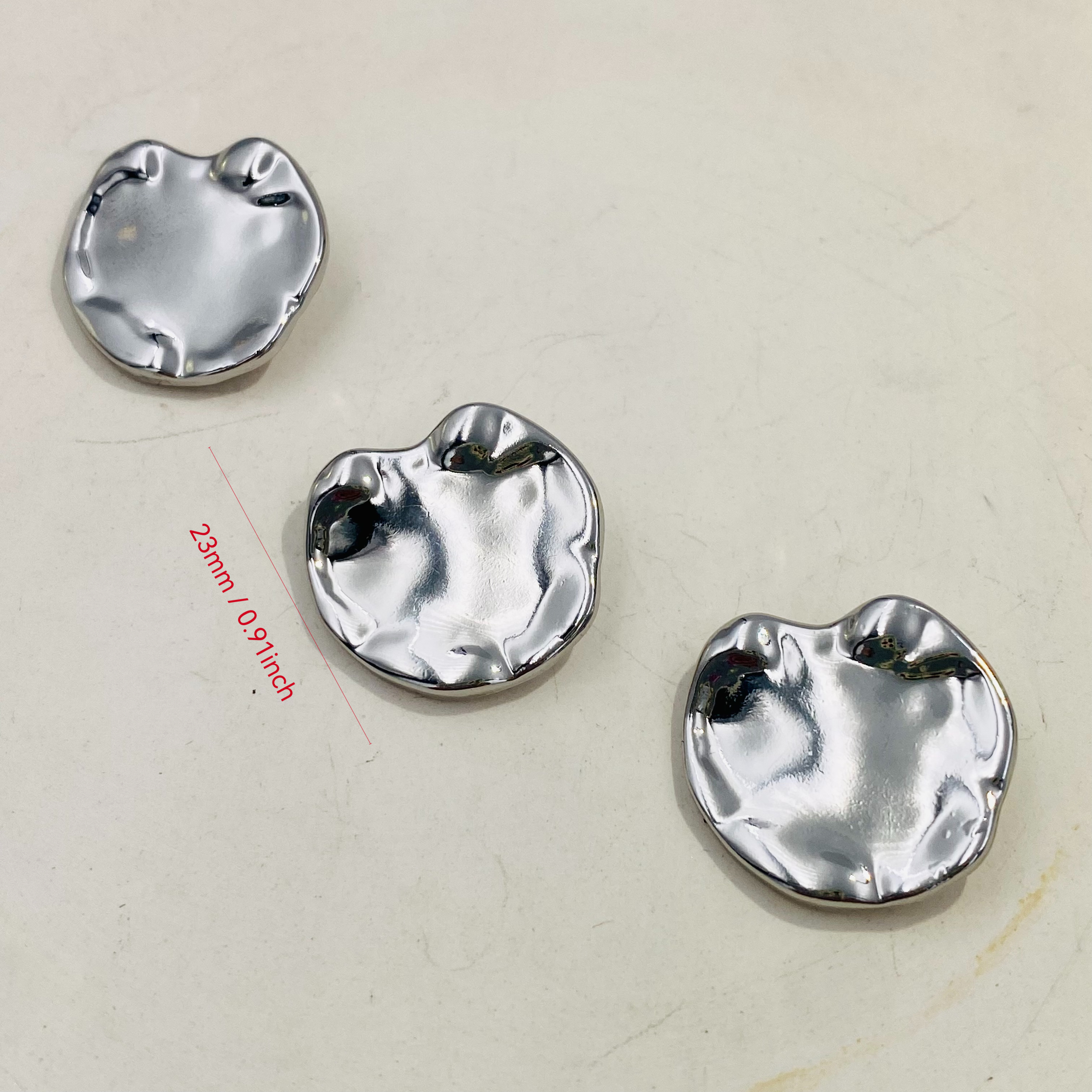 5 sets of irregular folds, smooth and simple men's sweaters, shirts, jackets, windbreakers, decorative metal, hand sewn buttons