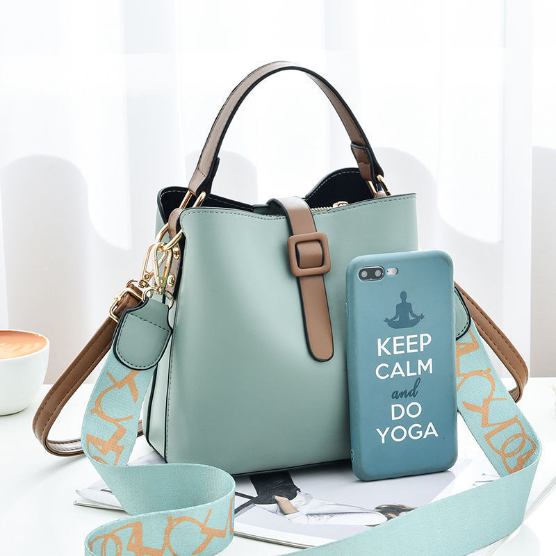 Top Brand High Quality New Fresh Women's Bag Summer Fashion Simple Bucket Bag Large Capacity Crossbody Handbag Women's Casual Bag New Free D