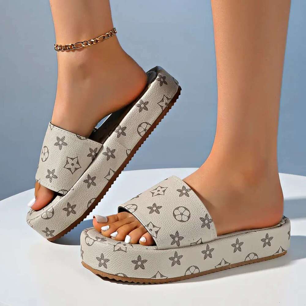 2025 hot free shipping designer for womens flat black beige brown Large size new beach slippers