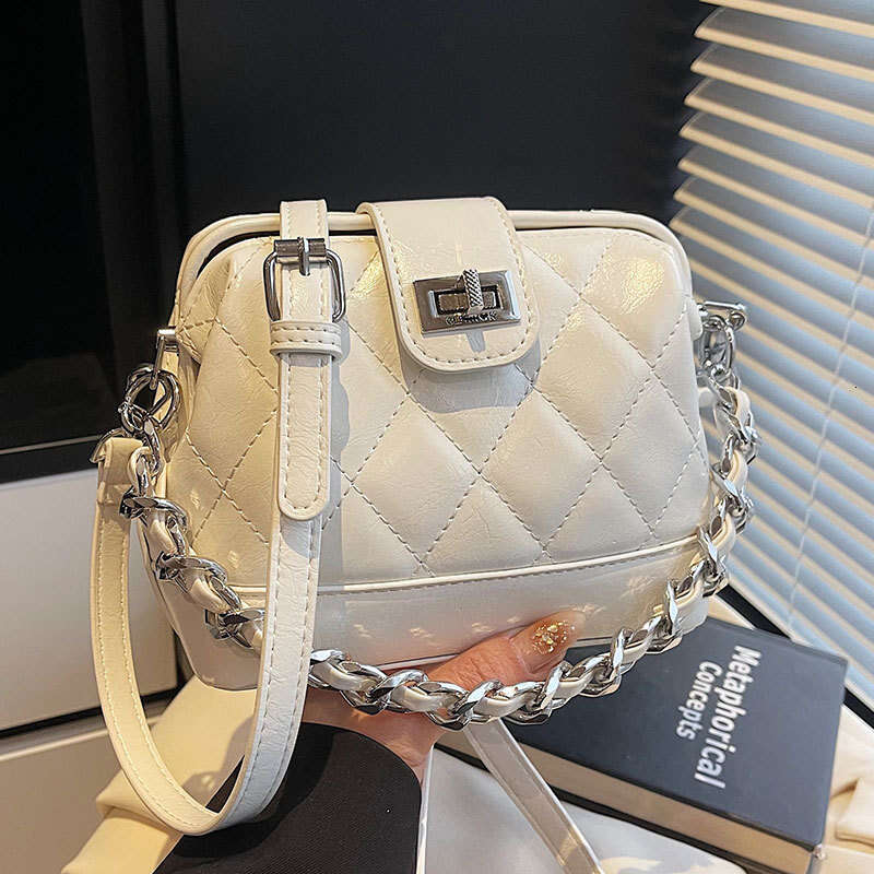 Women's handbag shoulder bag New Style Quilted Chain Shell Niche Versatile Office Commuter Elegant Crossbody Bag
