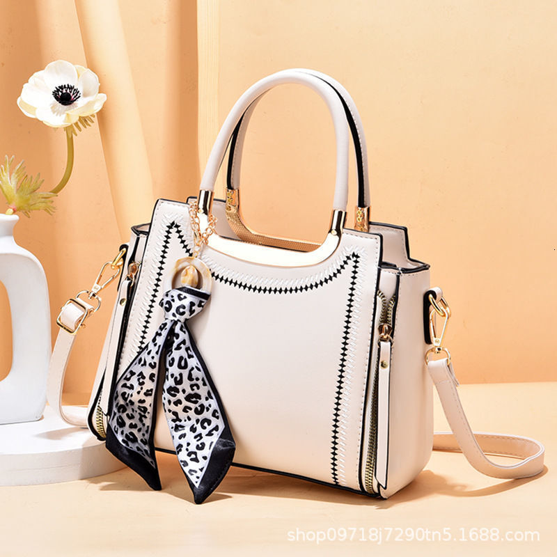 High quality brand, new high-quality free designer bag, new fashionable handbag, shoulder bag, crossbody bag, scarf, love bag, brand new free designer