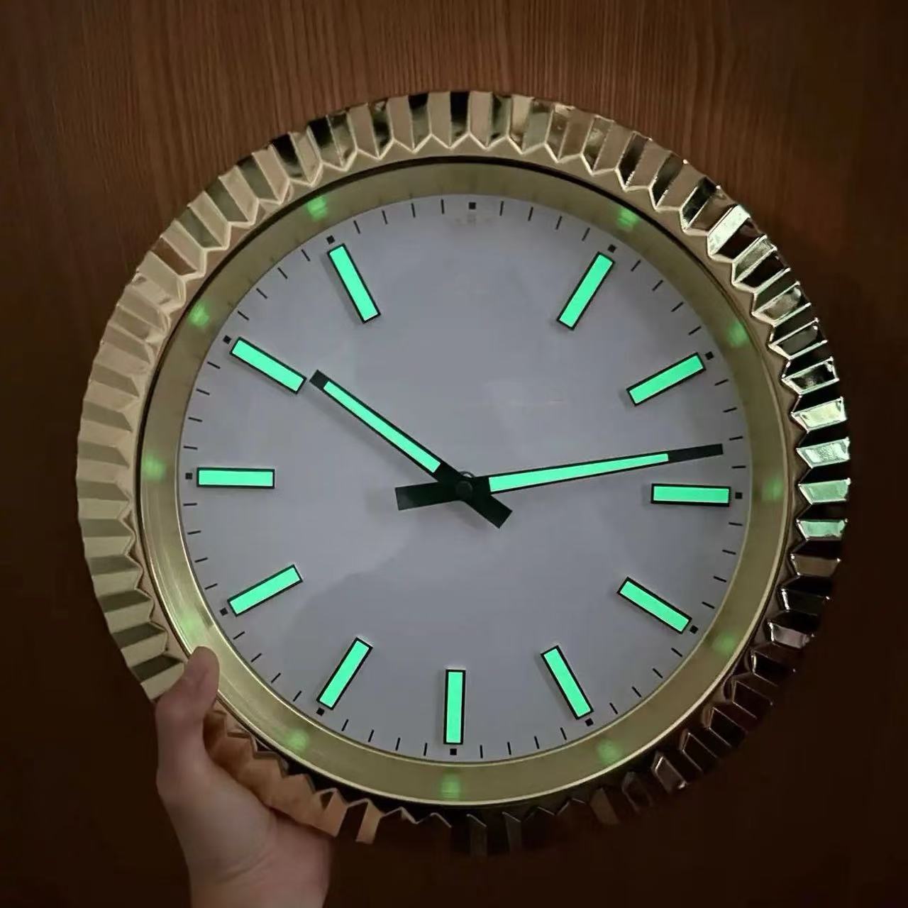 Wall Clocks Super Silent Clock Metal Modern Large Watch Home Stainless Steel Luminous The Date Will Work Q0620