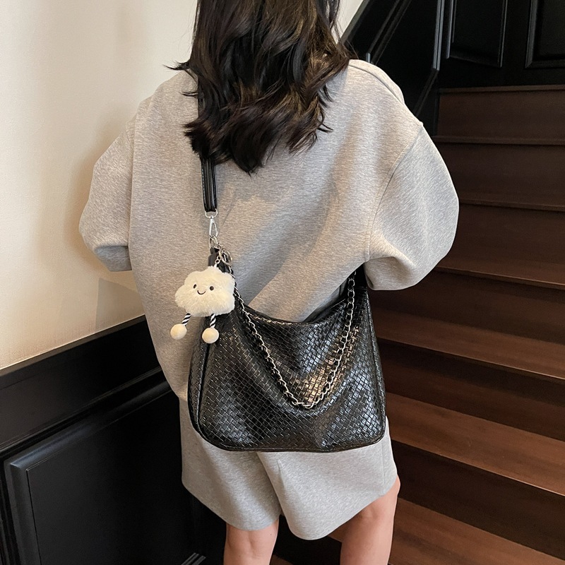 Women s armpit bag new large fashion capacity Korean style handbag for spring and fashion summer office commuting shoulder bag designer women s crossb