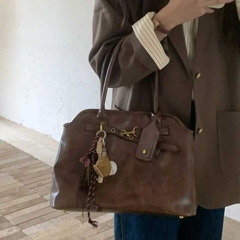 Vintage Large Capacity Versatile Simple Niche Design Womens Handbag Shoulder Bag Casual Easy Carry Motorcycle Equipment Accessory Y250528