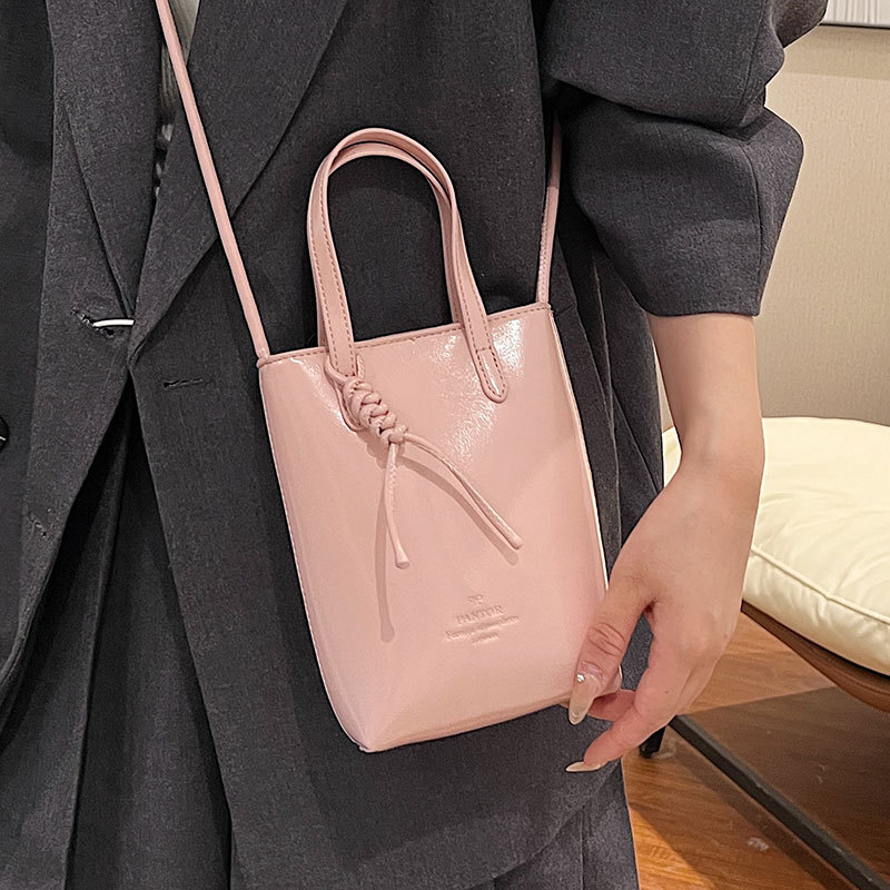Free Shipping Designer Bag Premium Niche Oil Wax Leather Handbag Versatile For Commuting Stylish And Solid Color Single Shoulder Crossbody Women'