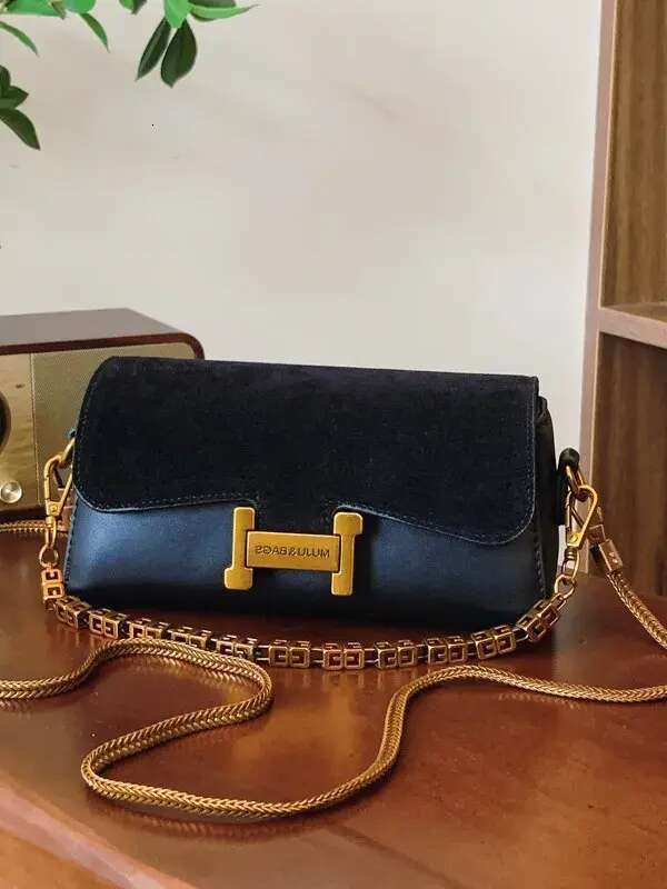 Stylish Multi-Functional Shoulder Purse with Premium Chain Detail