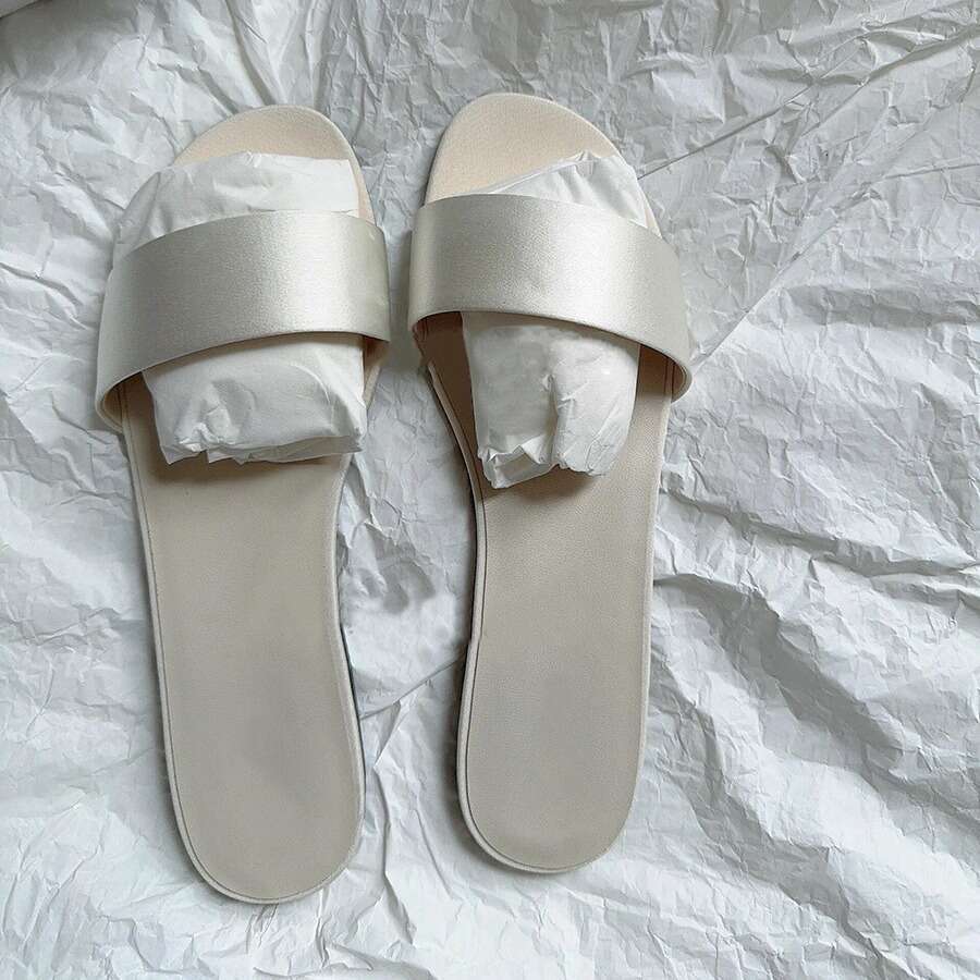2025 New Fashion Versatile Women's Slippers for Summer Outdoor High-End Silk Satin Flat French Style Small Sandals