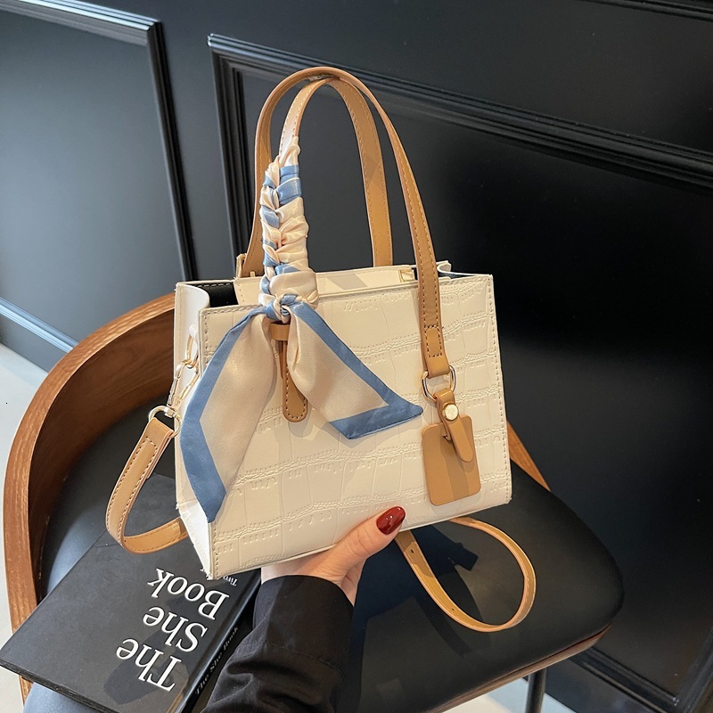 Top brand high-quality new free designer bag French handbag 2025 new high-end multifunctional commuting shoulder new free designer bag