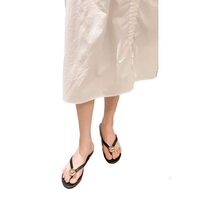 Metal Pearl Ball Fashion Outdoor Flip-Flops for Women 2024 Spring Summer New Flat Beach Non-Slip Toe Clip Sandals