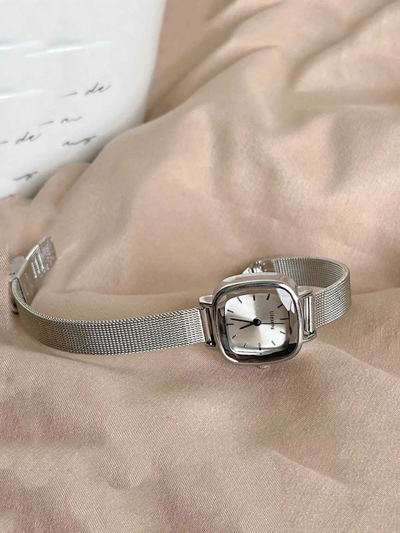 Fashion womens small dial quartz mesh strap watchXJ250527