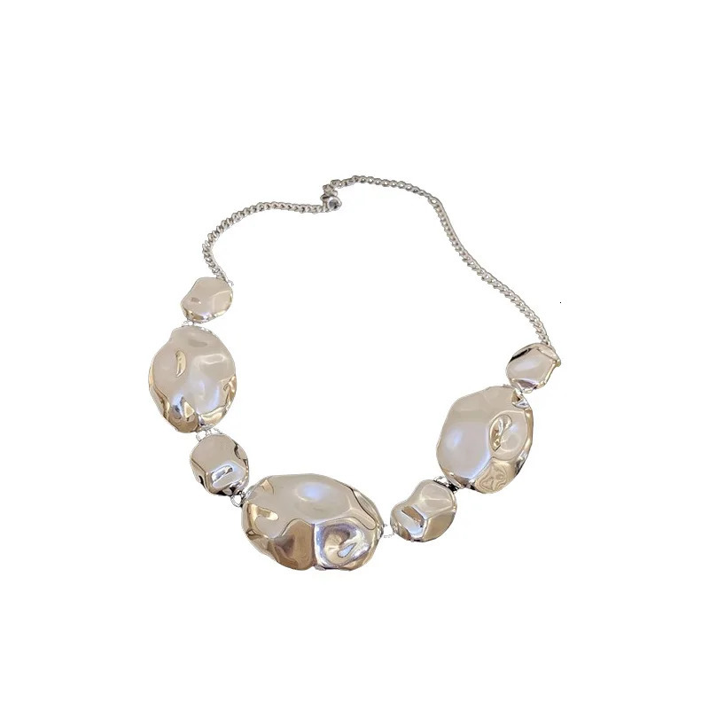 Exaggerated Bright Pleated Earrings Necklace Set Women Exquisite Fashionable Collarbone Chain Light Temperament 250527