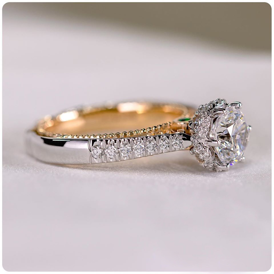 2025 Choucong Vintage Jewelry 10KT White Gold Fill Round Cut 5A Cubic Zircon CZ Diamond Emerald Party Elegant Women Wedding Crown Band Ring For Lover 
