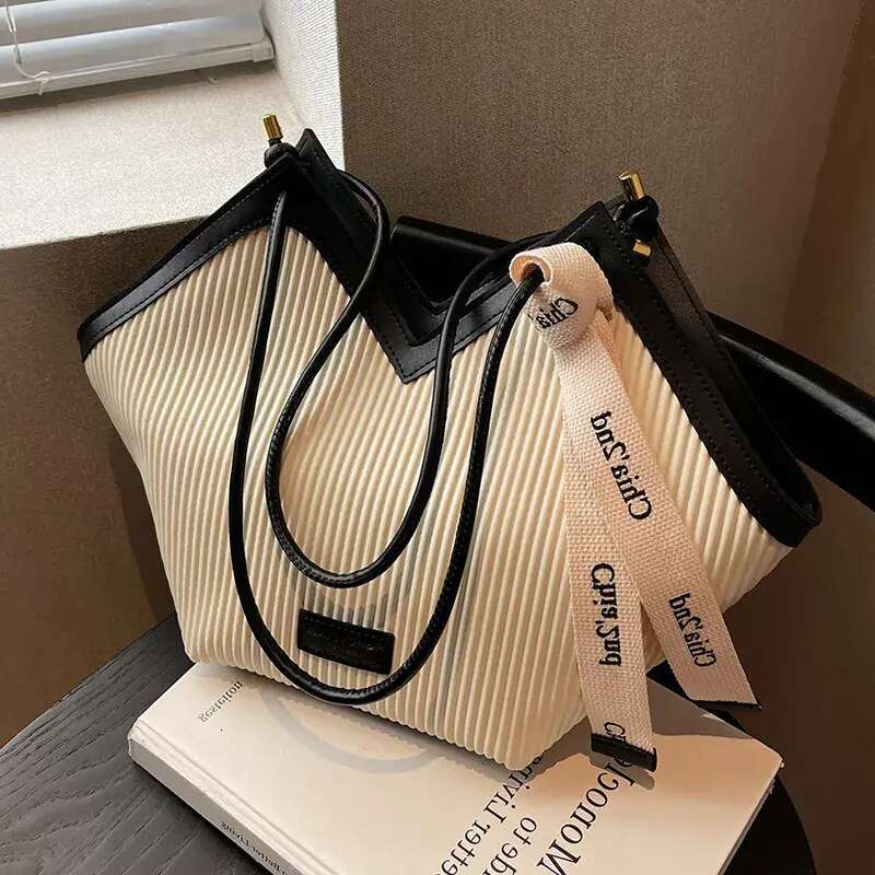 Free delivery Designer Shoulder Bag Spring 2025 New fashion knitted skew art bag for women (with size code tilt to see clearly order)