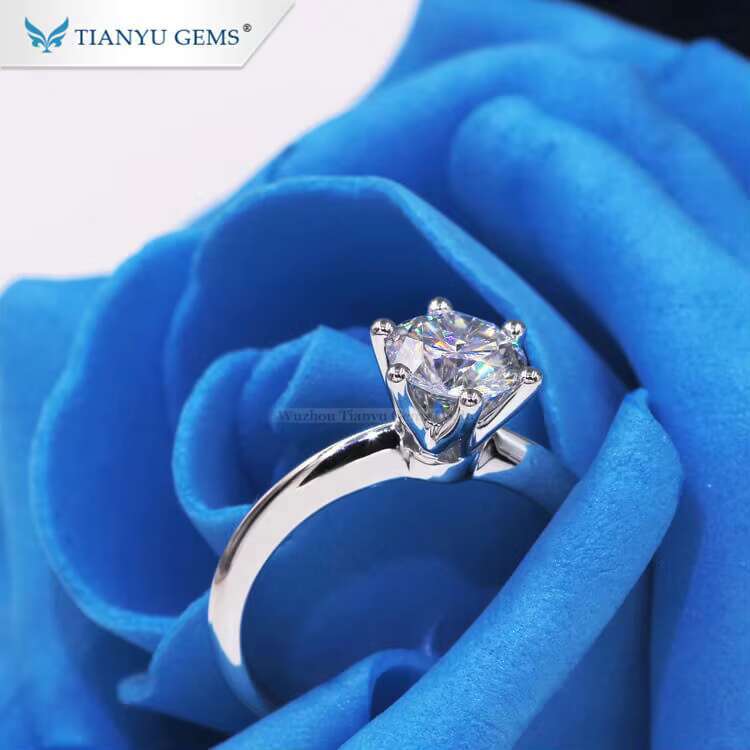 Tianyu Custom Jewelry 14k 18k White Gold 6 Prong Ladies Wedding Bague 1.25ct Round Moissanite Diamond Engagement Rings for Women
