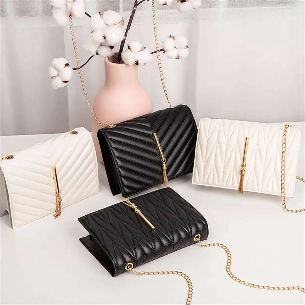 Fashion Tassel Flap Crossbody Bags V Pattern Mini Chain Shoulder for Women Pu Leather White/Black Casual Travel Square Bag