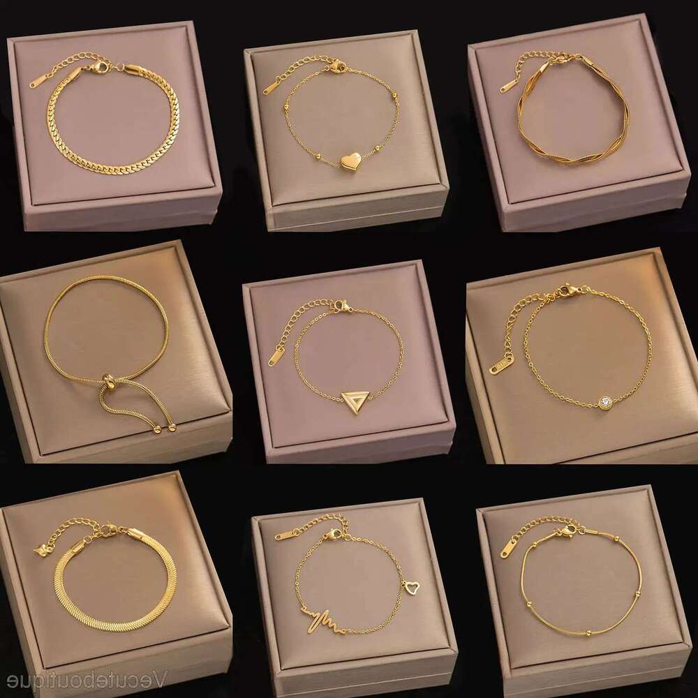 Delicate Gold Plated Charm for Women Classical Love Heart Pendent Titanium Steel Bracelets Designer Letter Hand Chain Bracelet Wedding Jewelry Gift